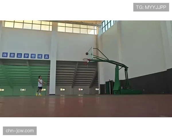 张子宇篮下脚步灵活 中距离投篮持续练习